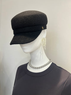 金ボタンキャスケット