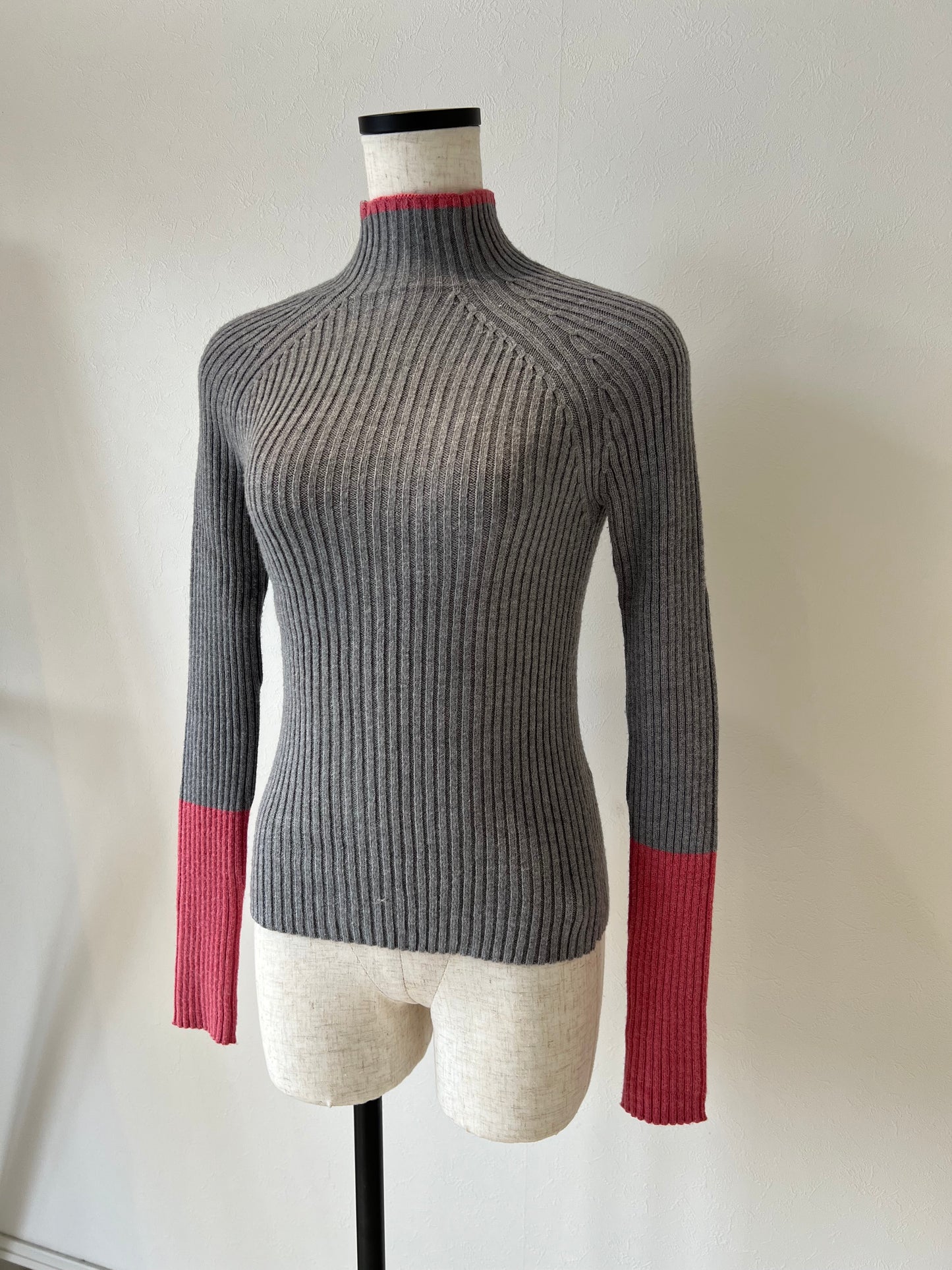 バイカラーアームリブニット