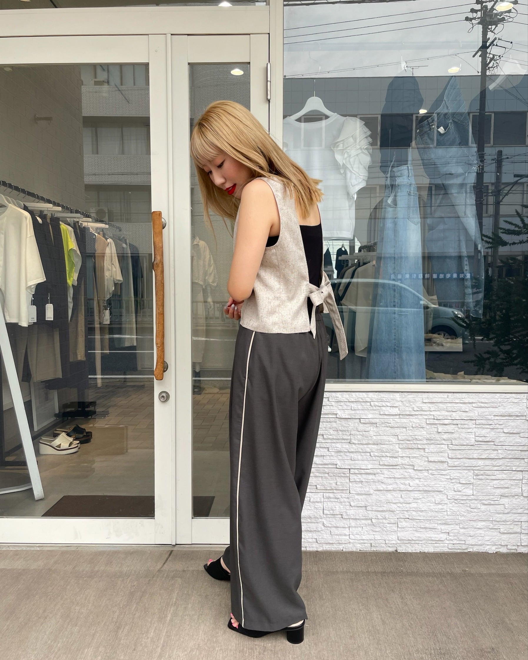 ウェア ann 街に馴染むあの頃の定番スニーカー】主張せず洋服を引き立たせて