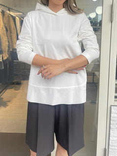 バックスリットフーディー