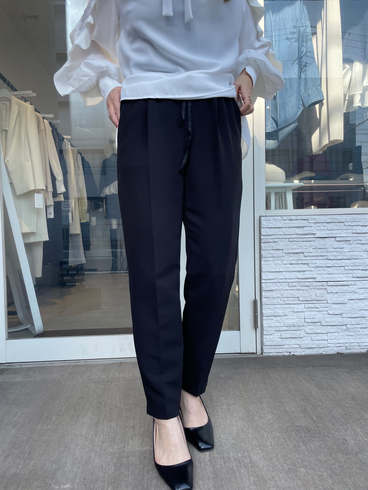 テーパードパンツ