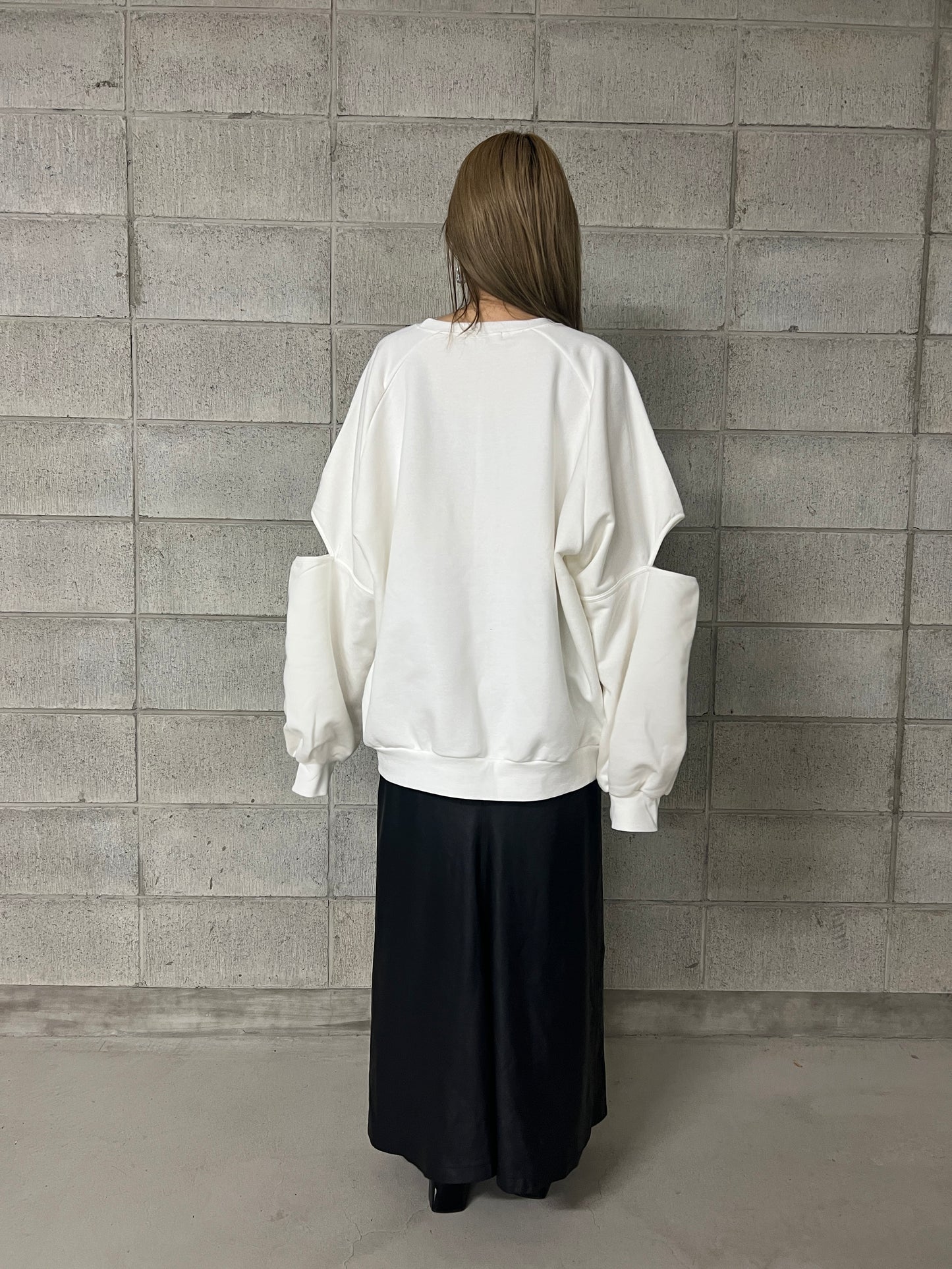 cut out sweat pullover