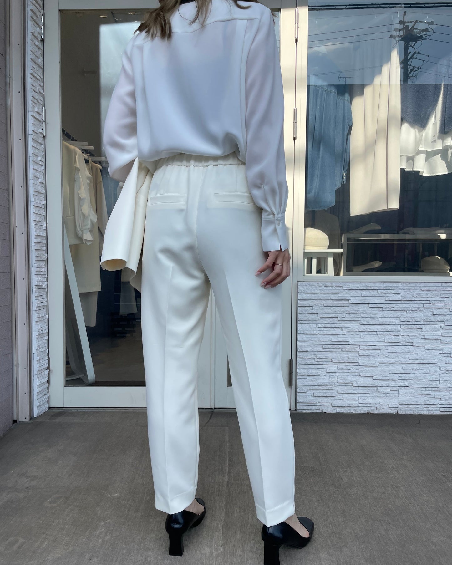 テーパードパンツ