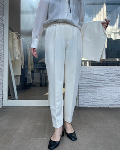 テーパードパンツ