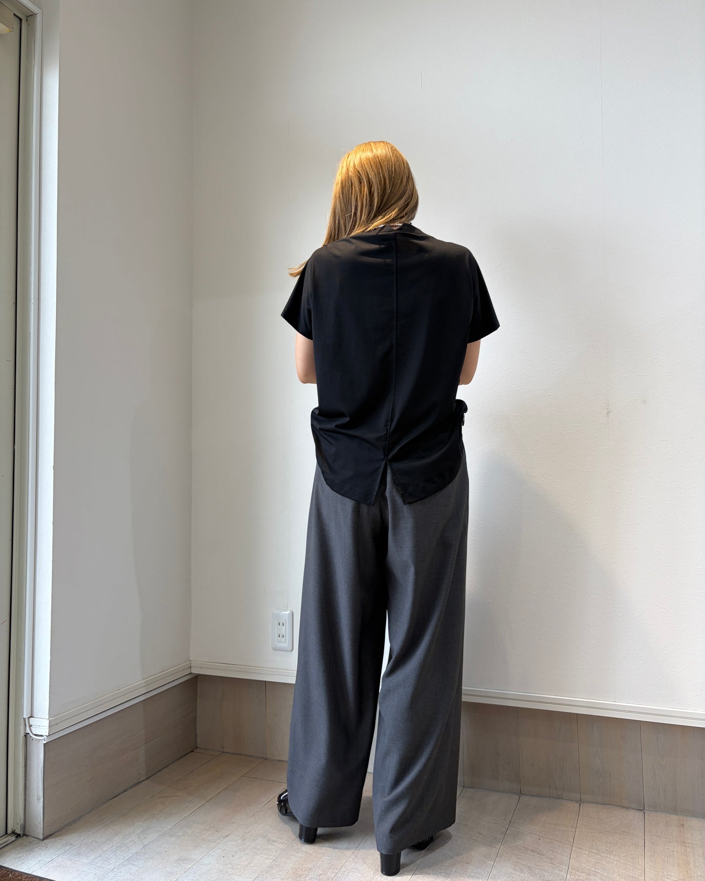 シルケットバックスリットTシャツ