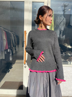 フリルクルーネックニット