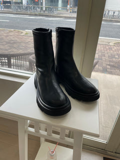 トラックソールショートブーツ