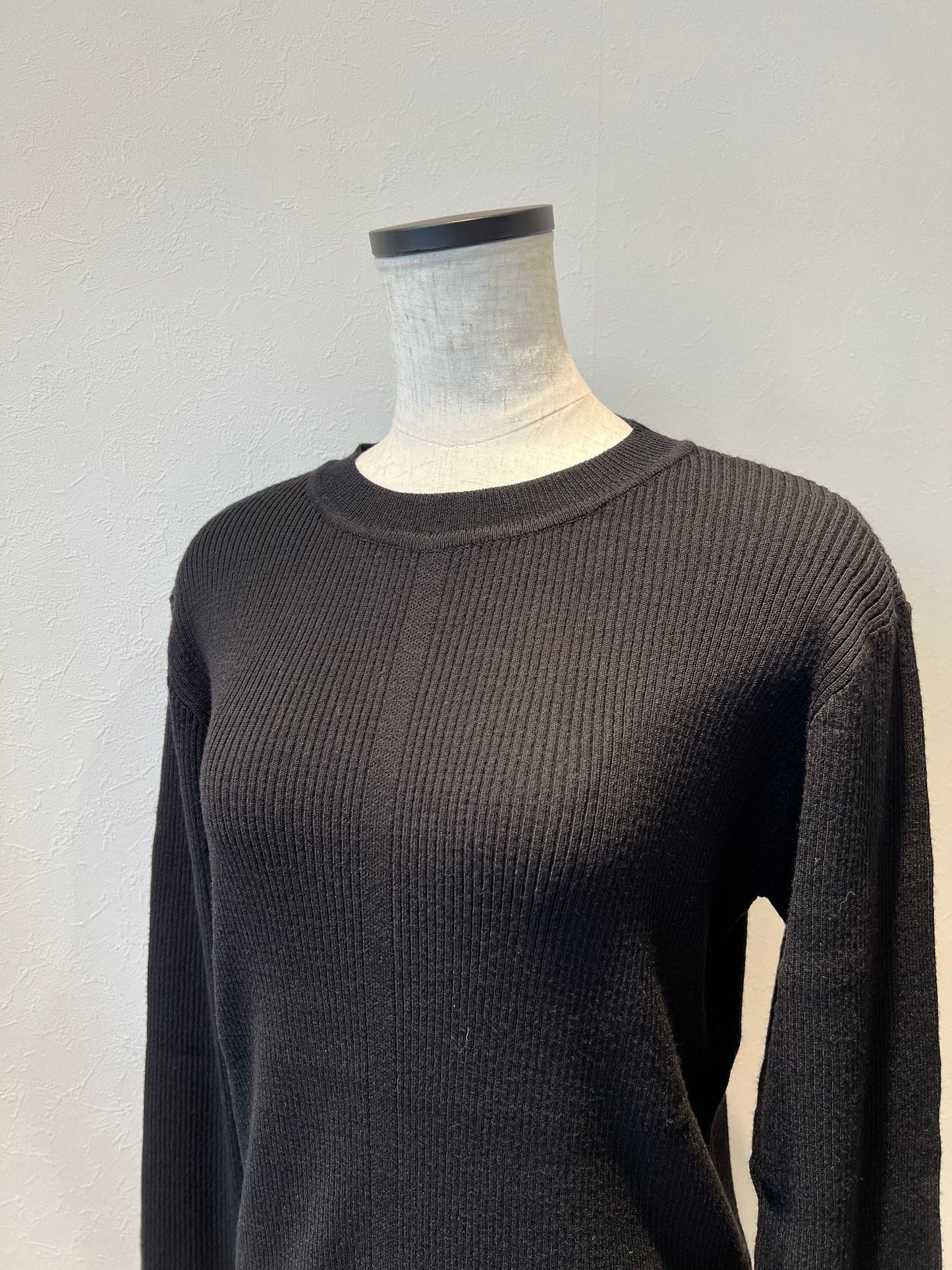 クルーネックリブニット