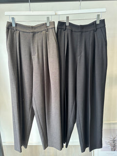 ベーシックタックパンツ