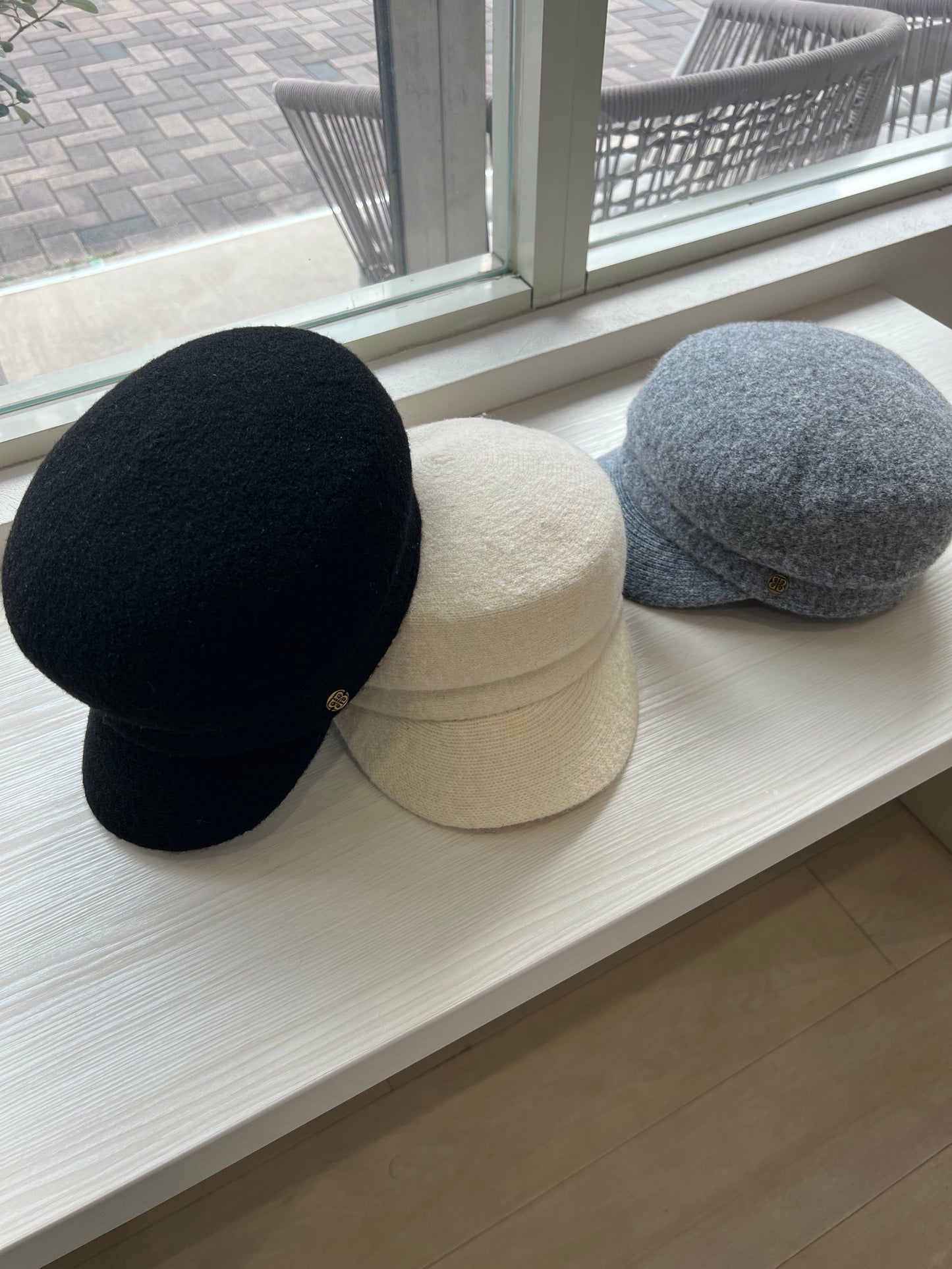 金ボタンキャスケット