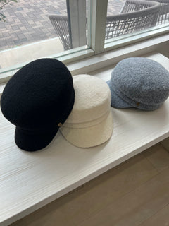 金ボタンキャスケット