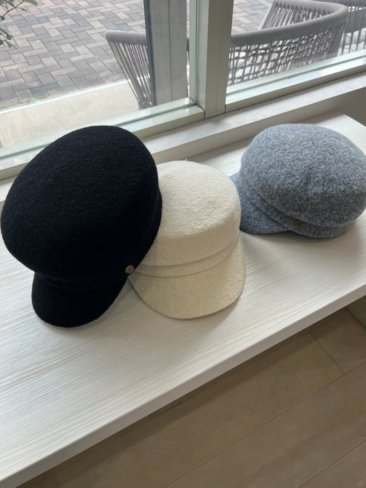 金ボタンキャスケット