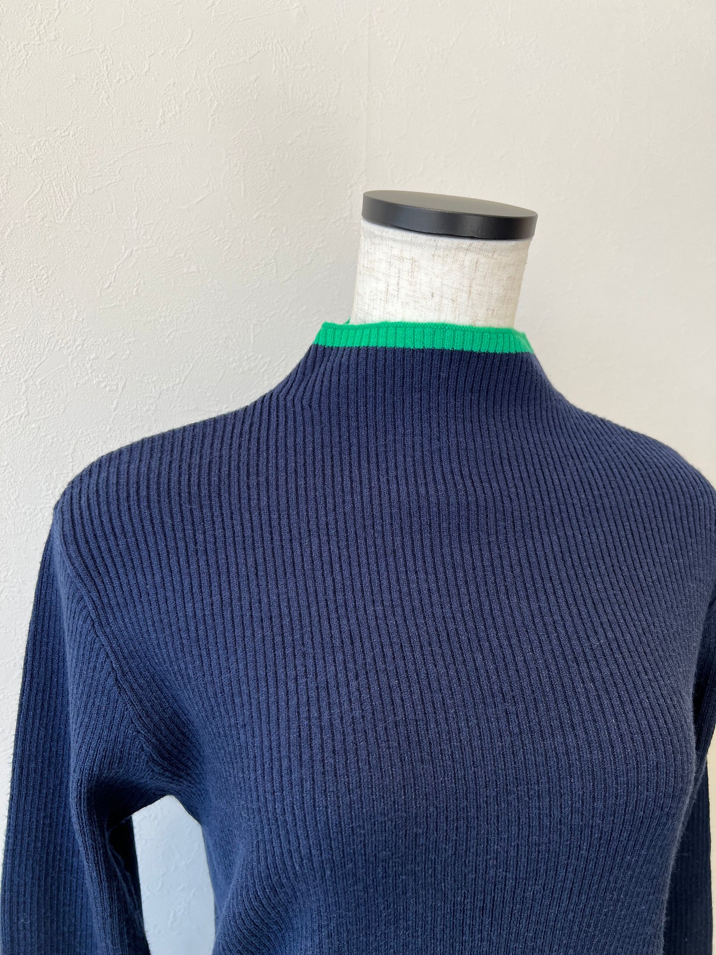 バイカラーリブニット