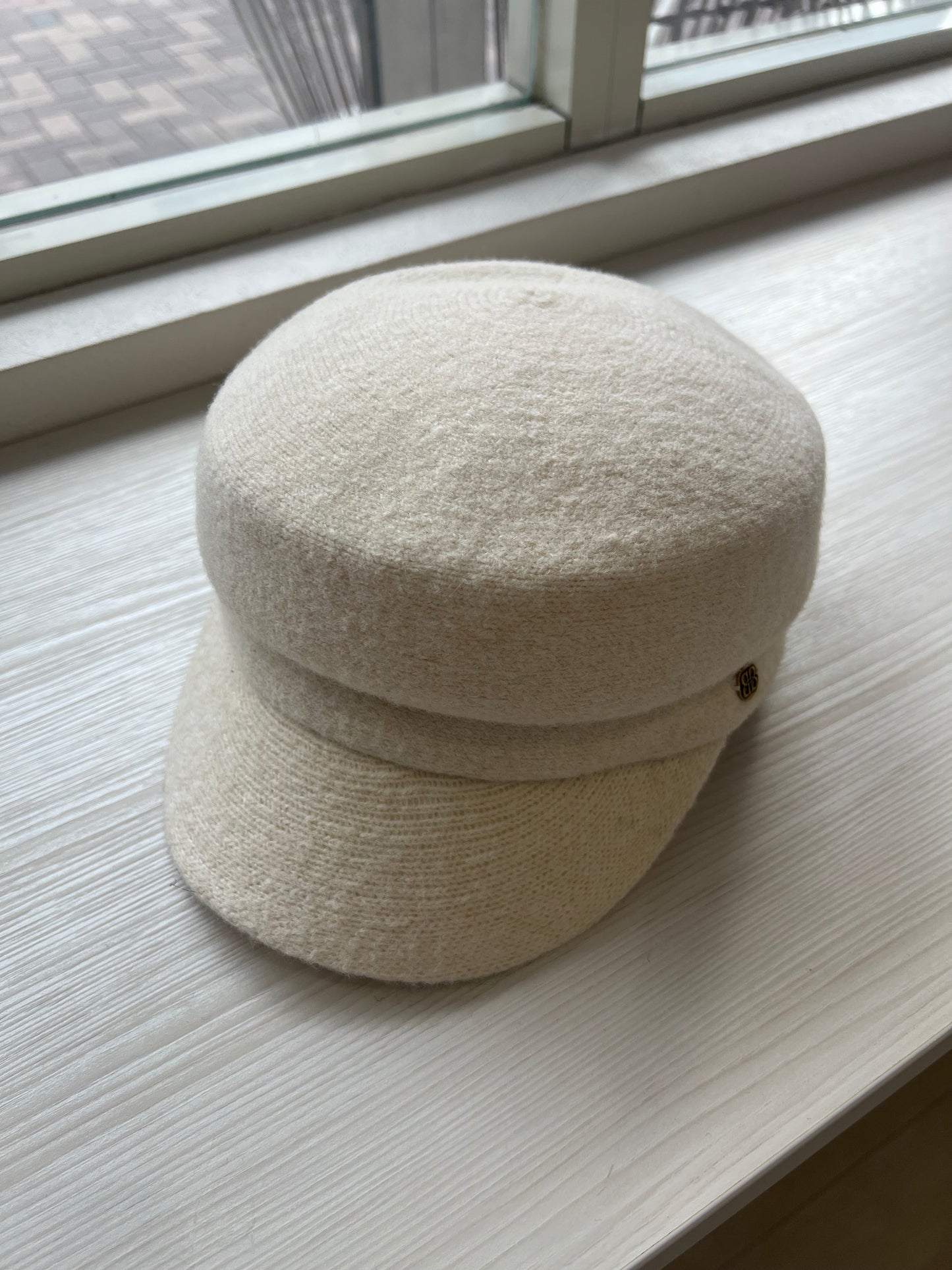 金ボタンキャスケット