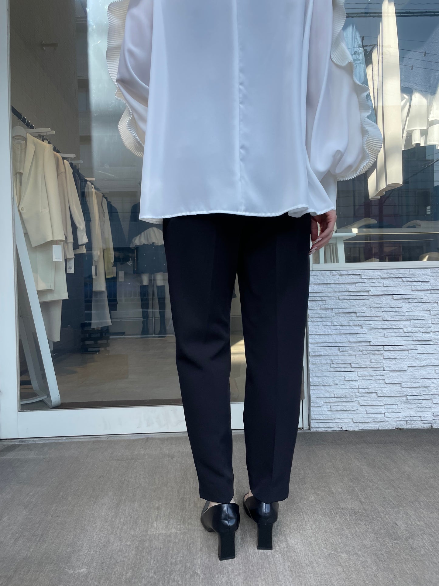 テーパードパンツ