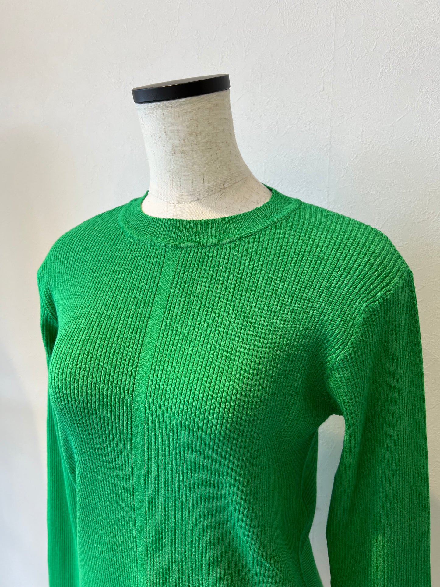 クルーネックリブニット