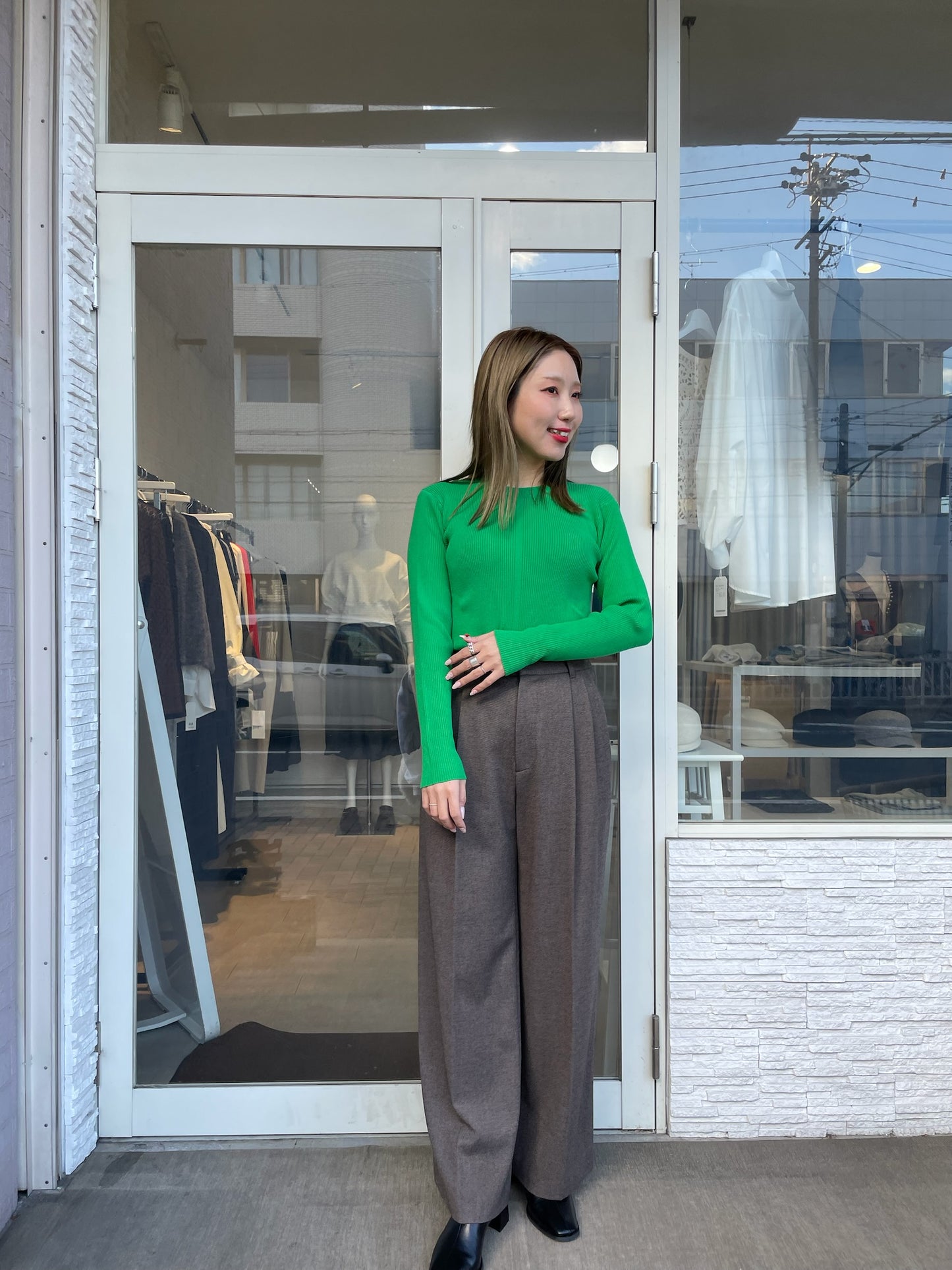 クルーネックリブニット