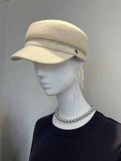 金ボタンキャスケット