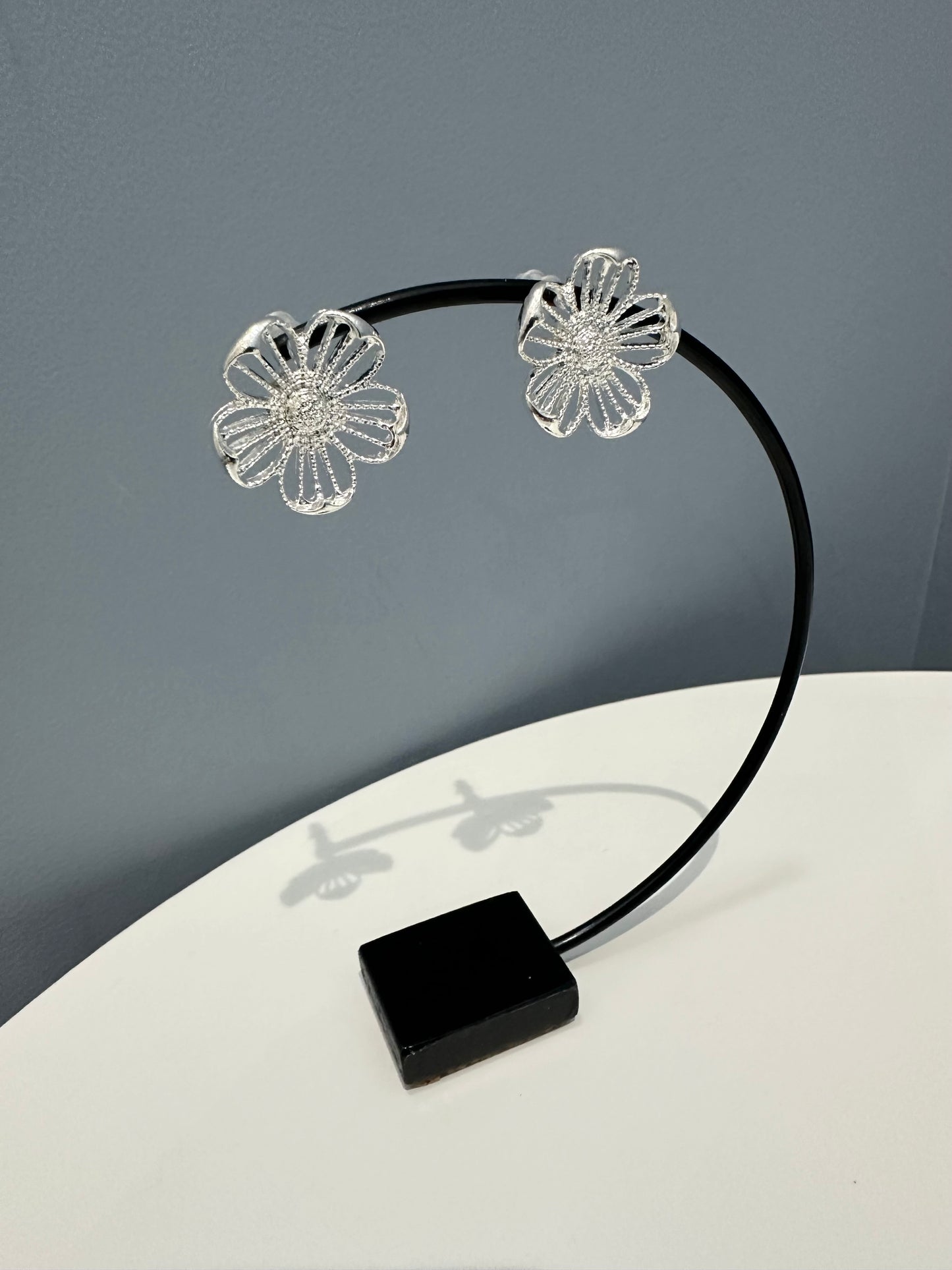 フラワーピアス