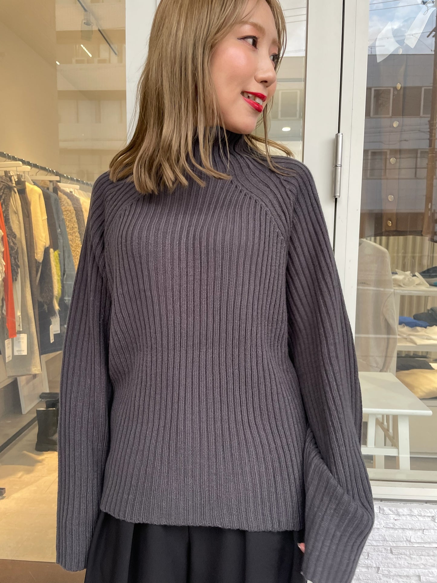 オフタートルリブニット