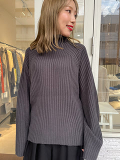 オフタートルリブニット