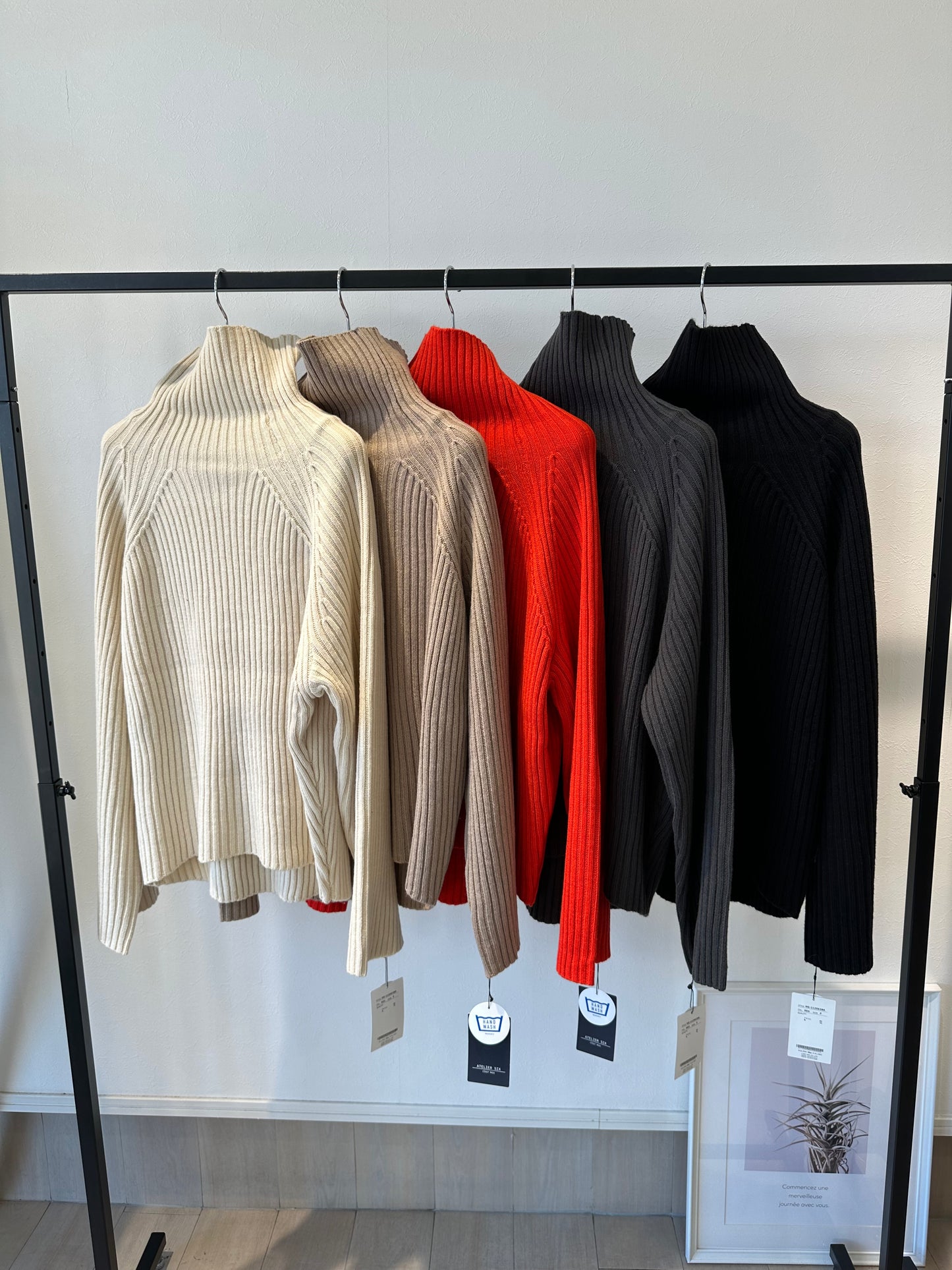 オフタートルリブニット