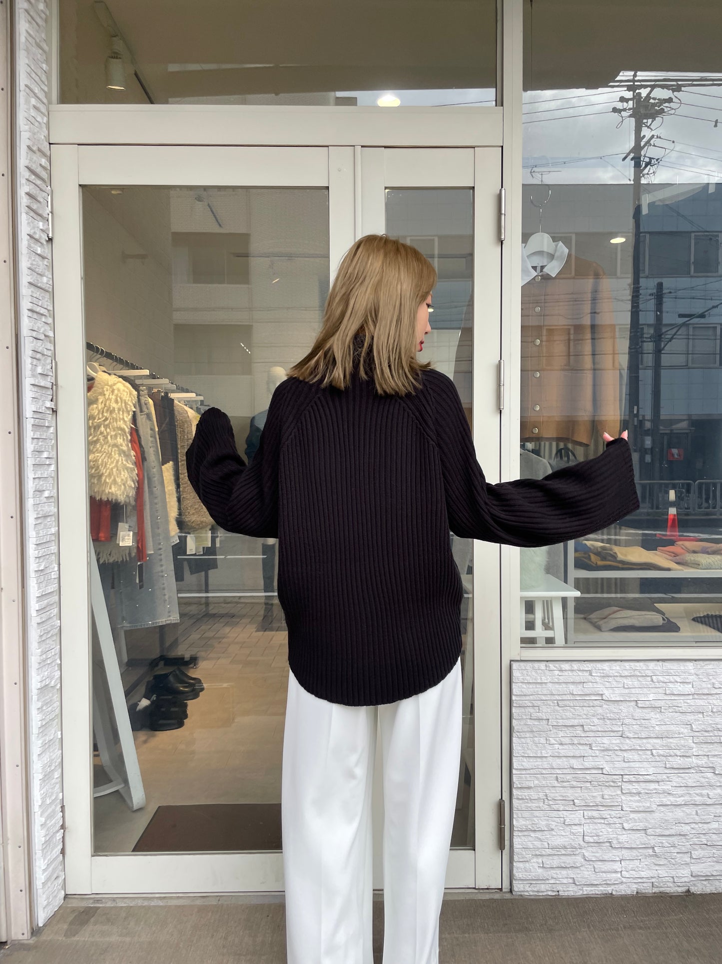 オフタートルリブニット