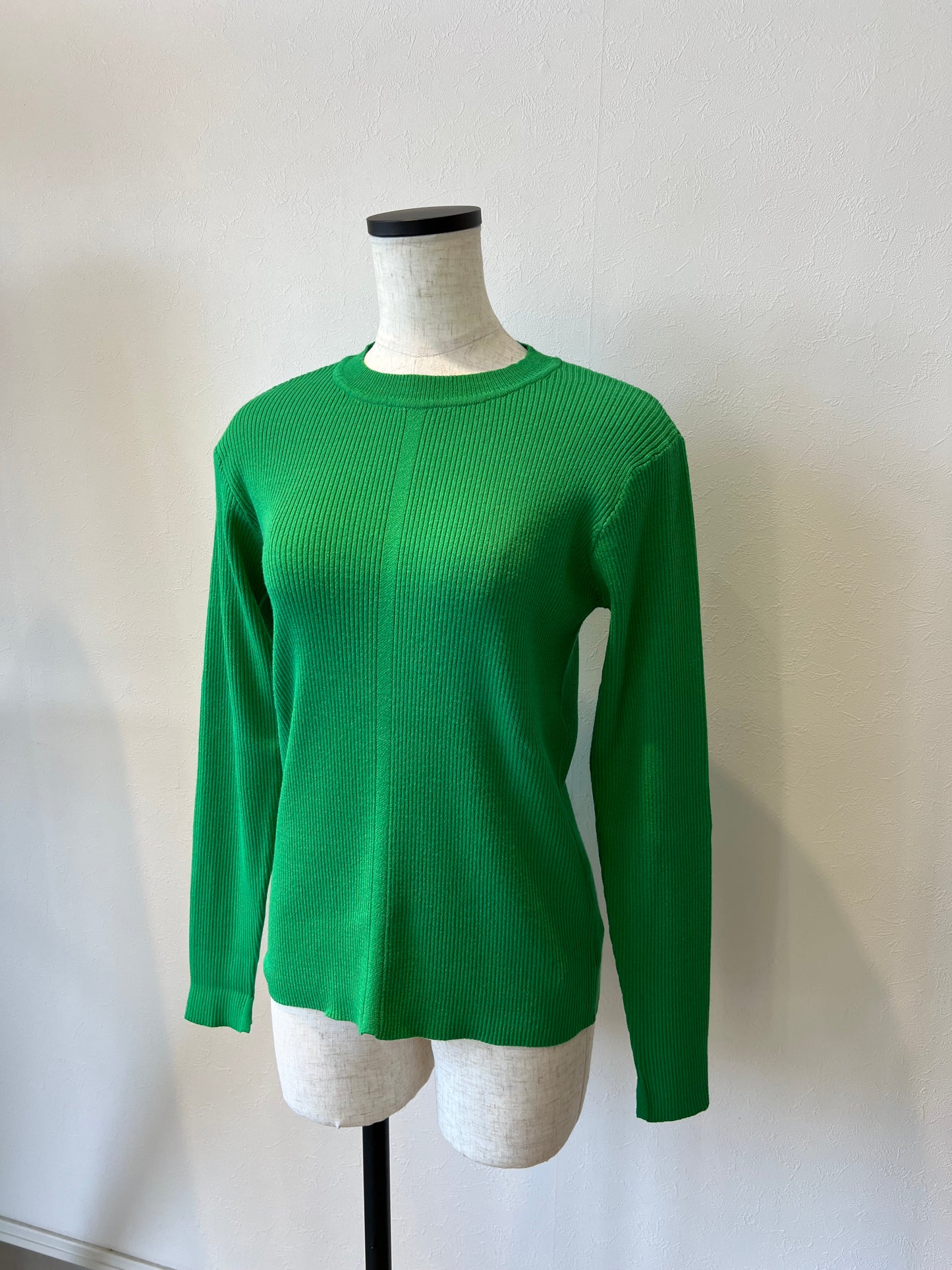 クルーネックリブニット