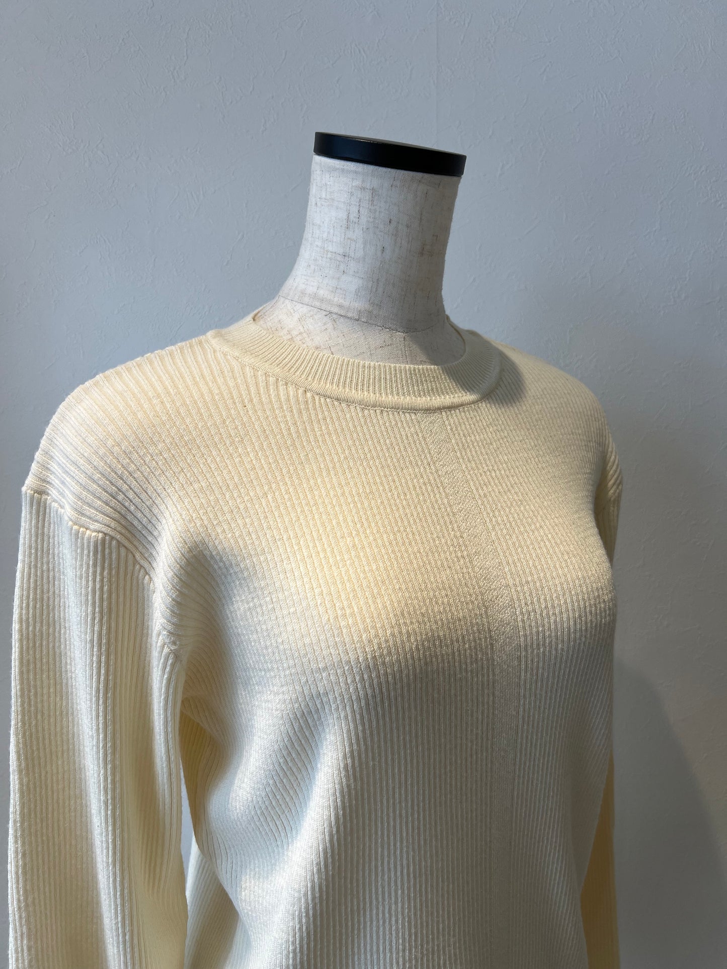 クルーネックリブニット