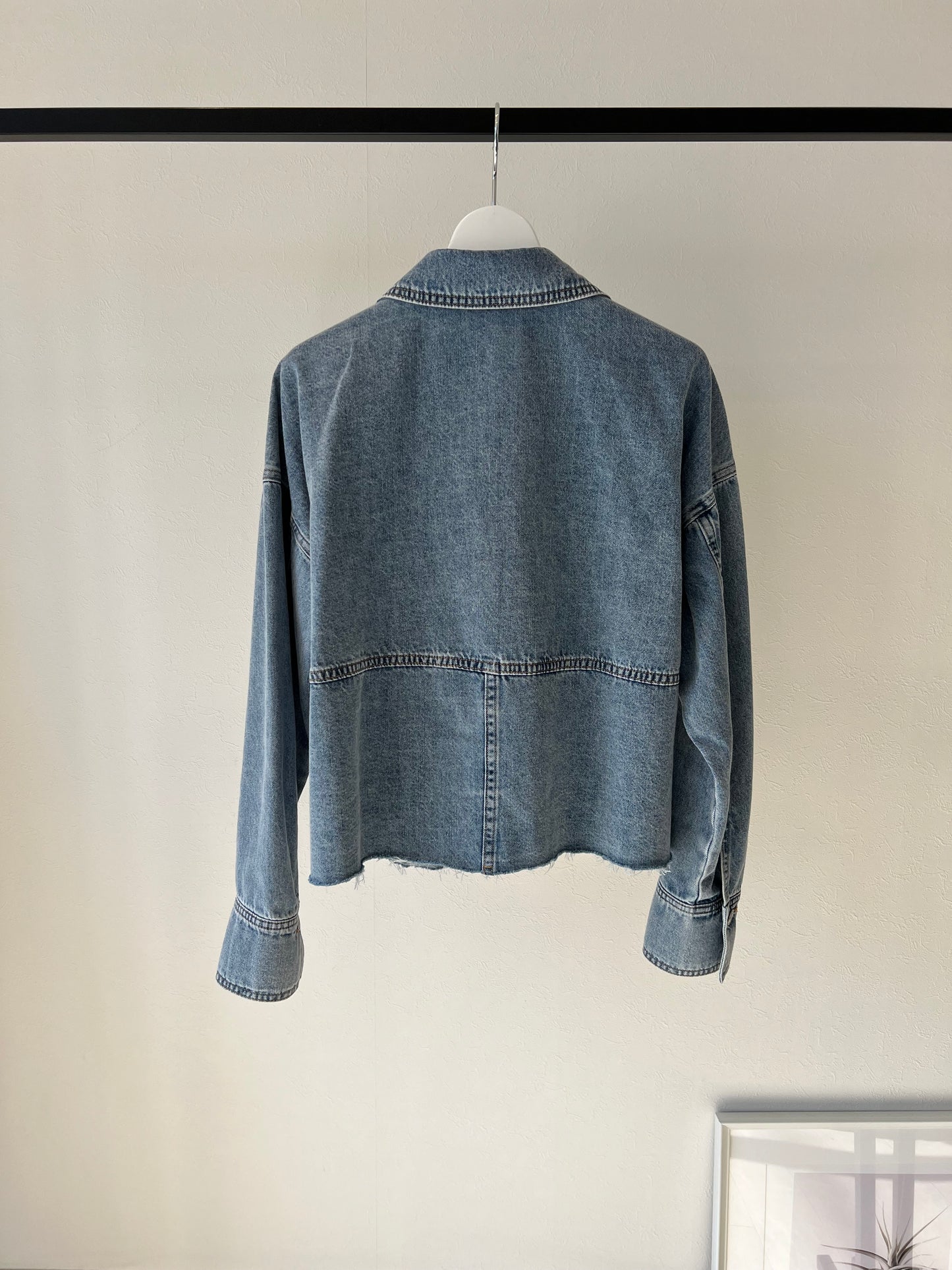 クロップドデニムシャツ