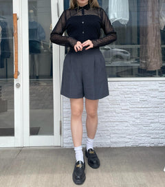 タックショートパンツ