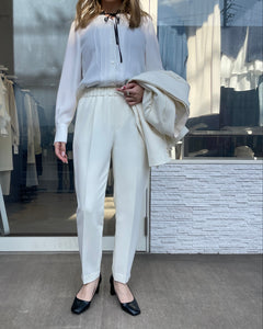 テーパードパンツ