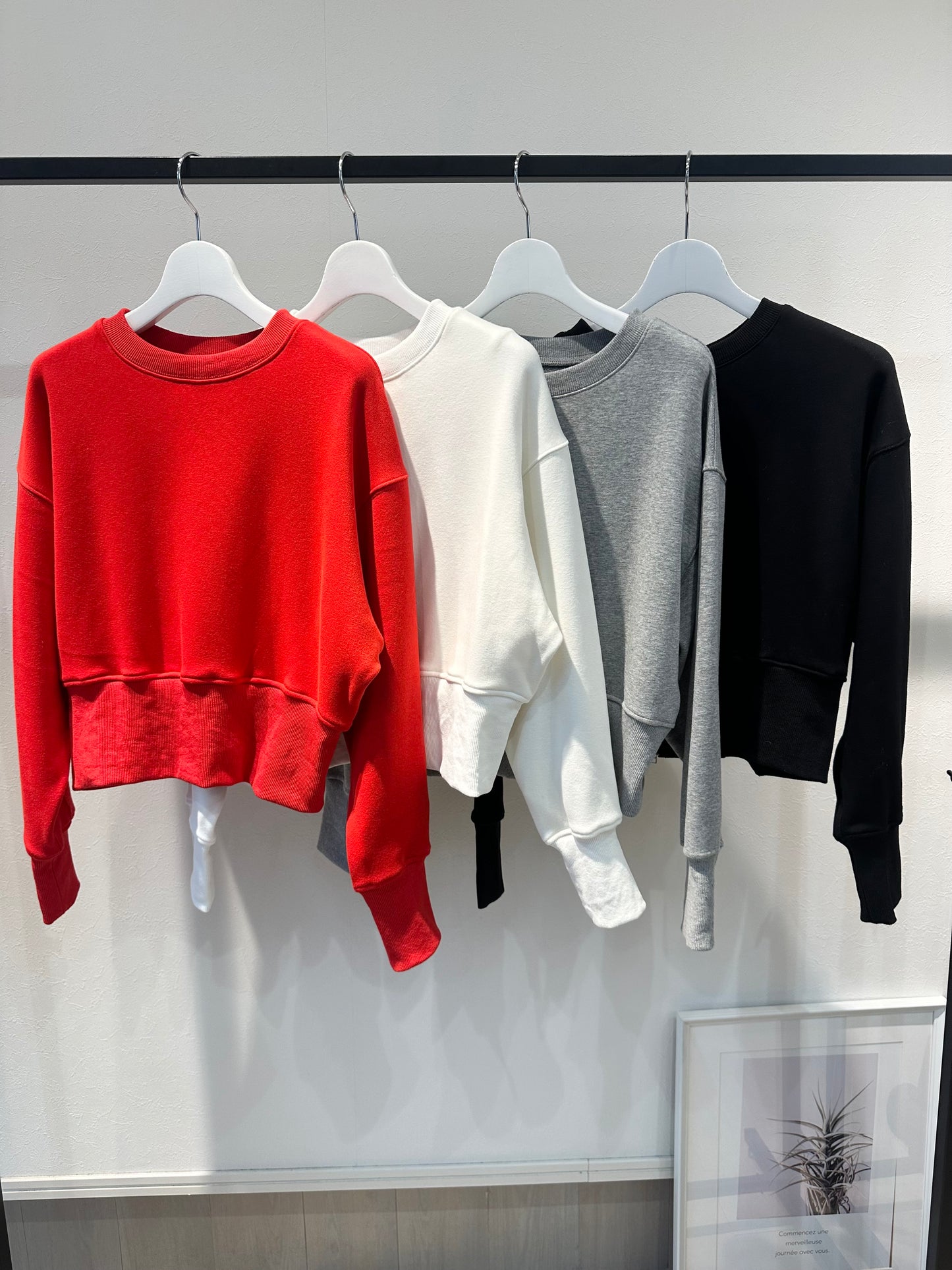 ボンバーヒートクロップドプルオーバー