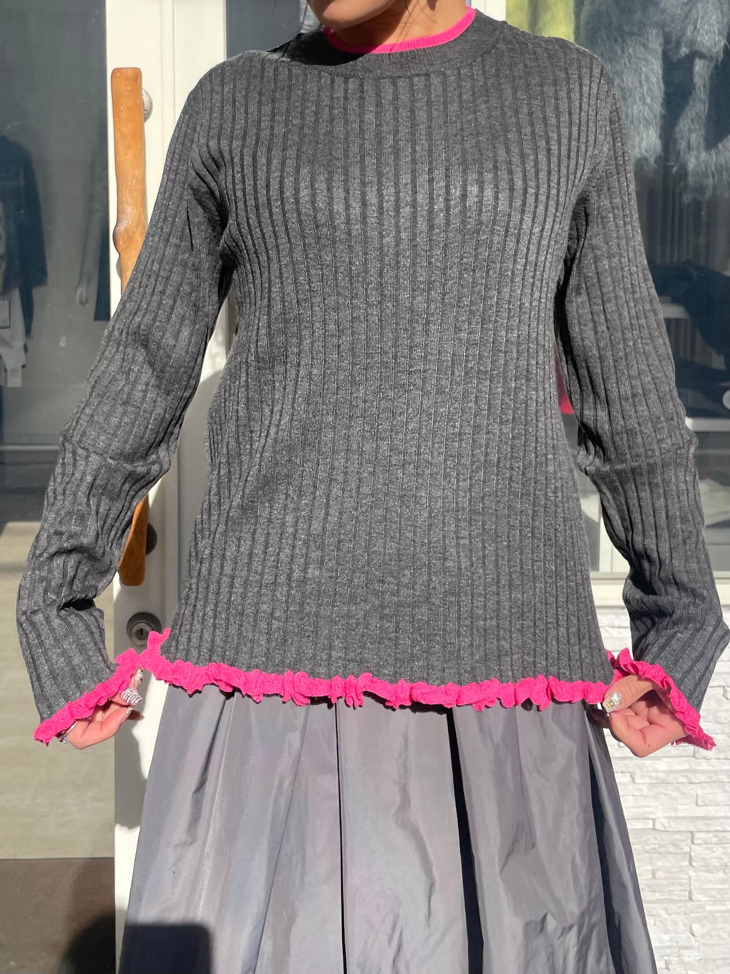 フリルクルーネックニット