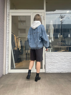 バックスリットフーディー