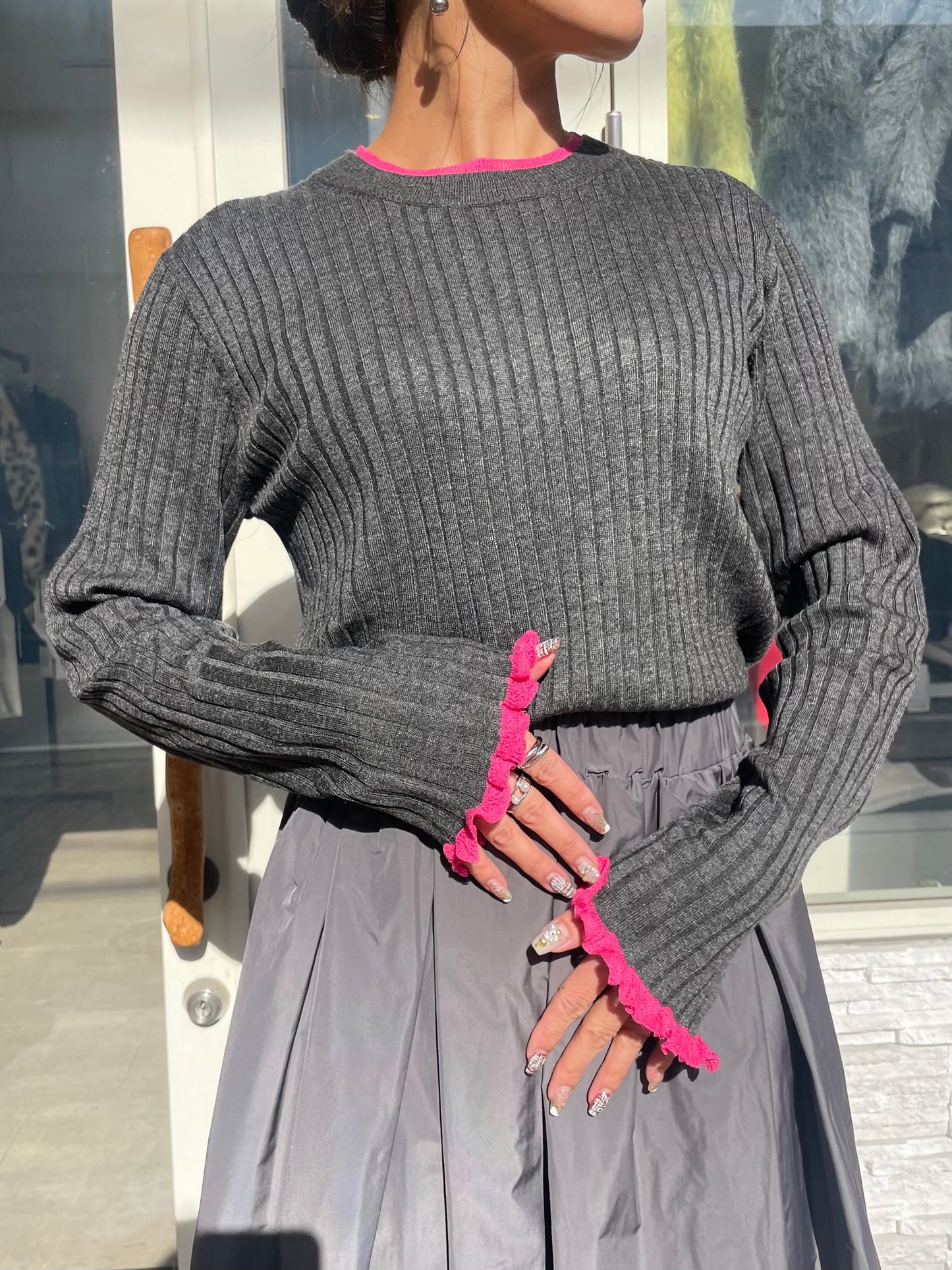 フリルクルーネックニット