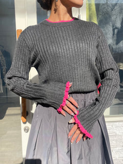 フリルクルーネックニット