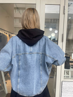 バックスリットフーディー