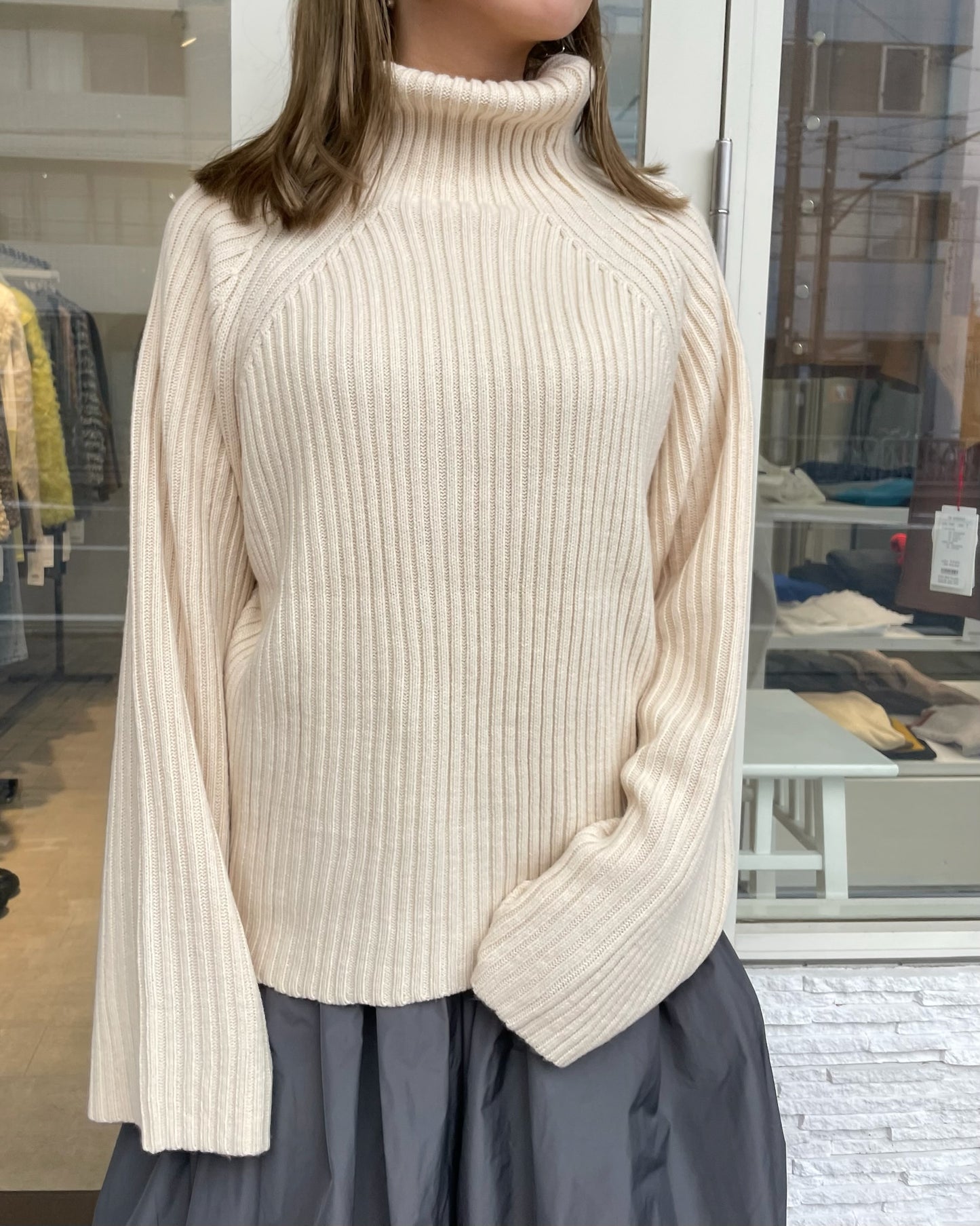 オフタートルリブニット