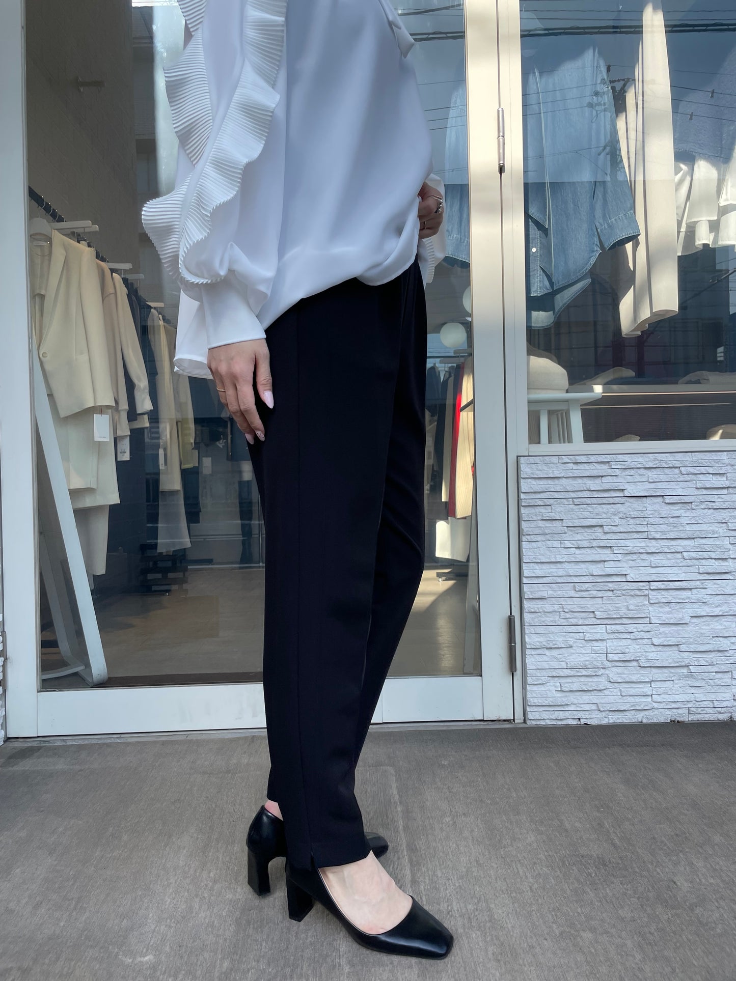 テーパードパンツ