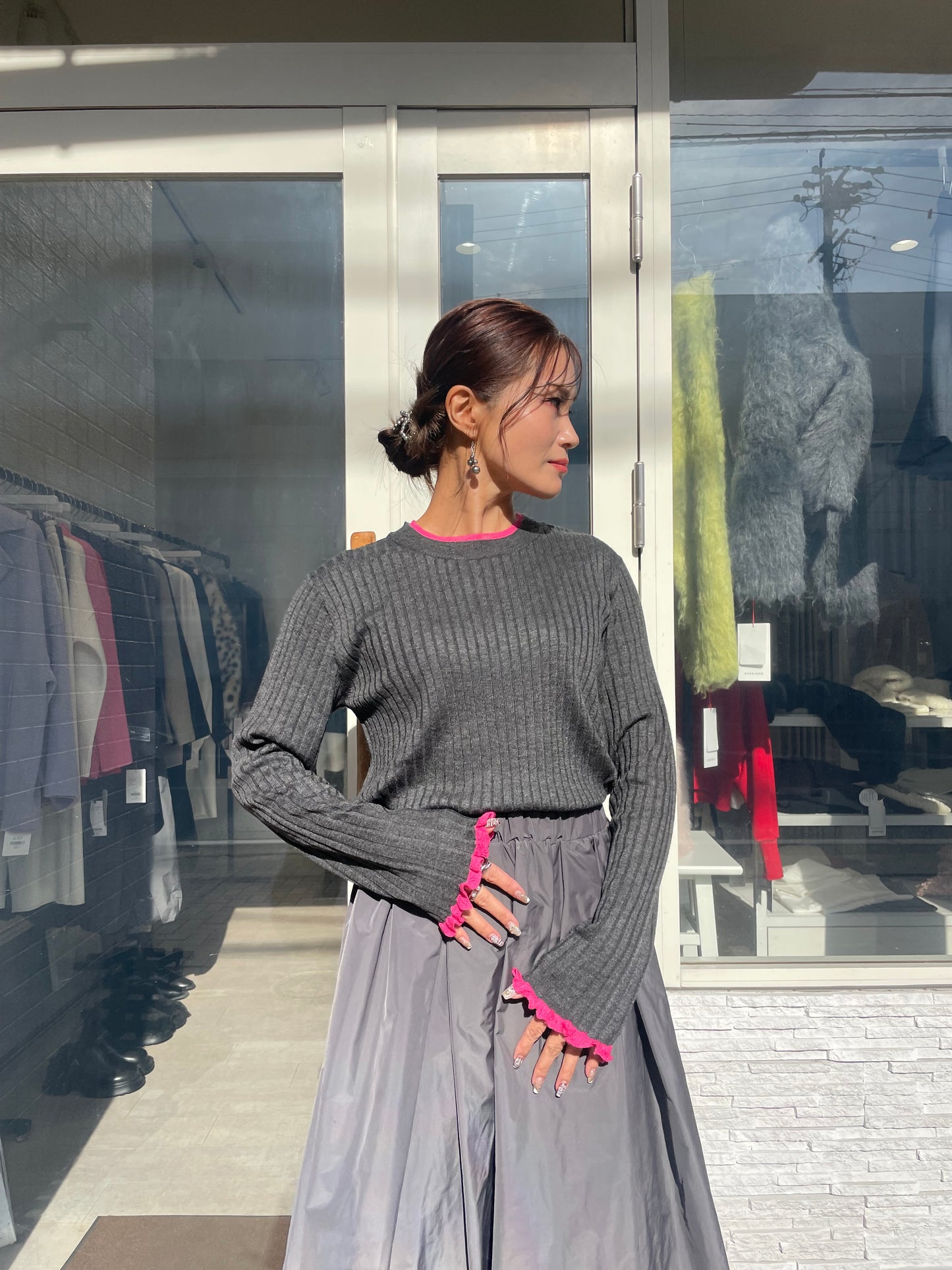 フリルクルーネックニット