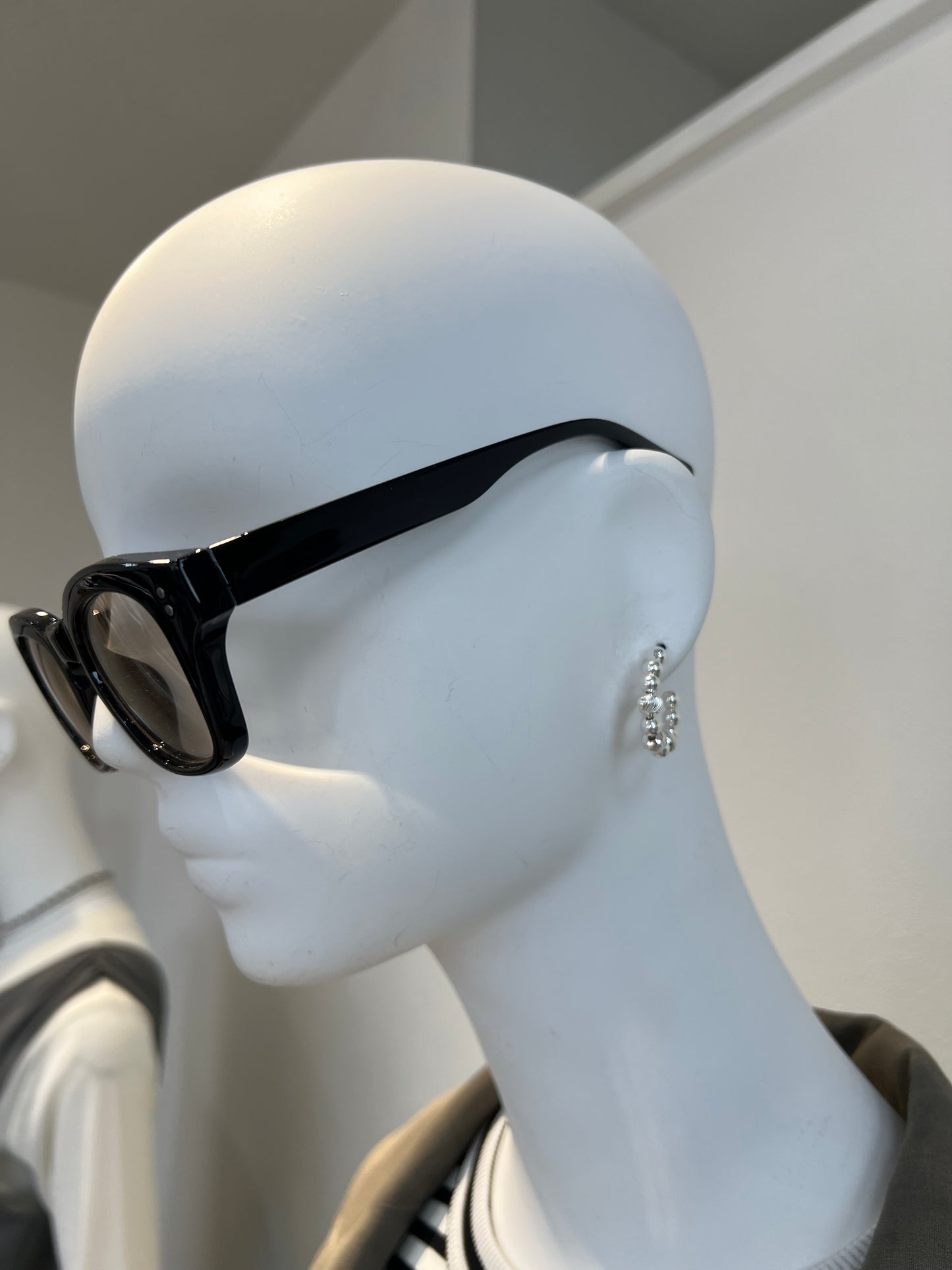 ボールフープピアス